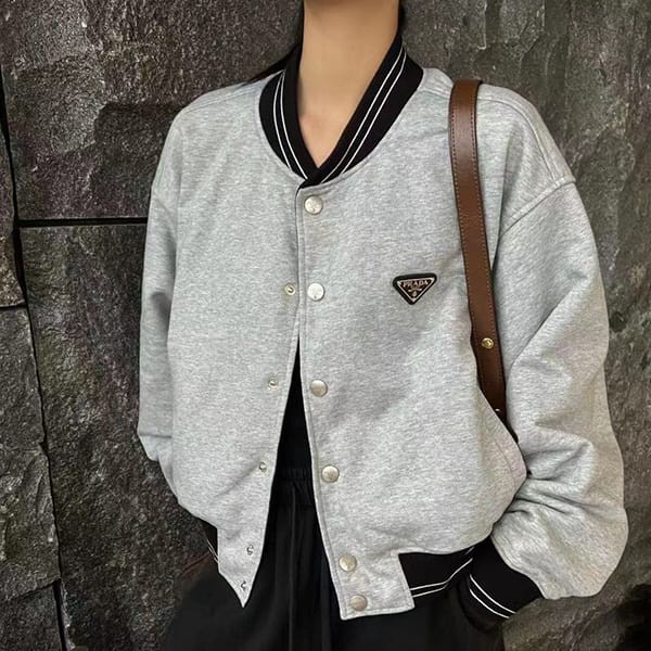 人気No1プラダ 偽物 Re-Nylon×コットン リバーシブル スタジャン puf36914